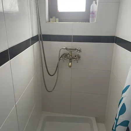 Retire Flat In The Heart Of Apartment *
