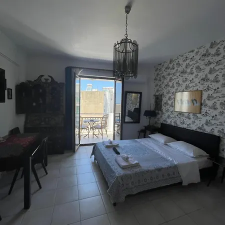 Retire Flat In The Heart Of Apartment *